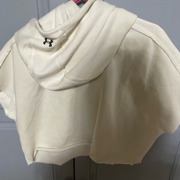 Under armour Loose Blood Sweat
Respect Cropped Hoodie Pullover - Picture 5 of 5